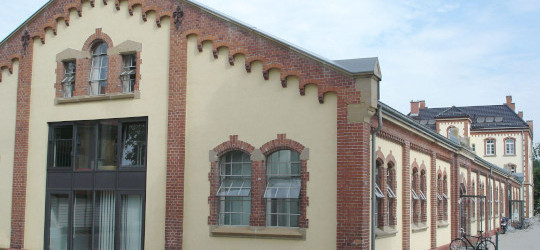Gebäudeeingang des Staatlichen Rechnungsprüfungsamt Tübingen