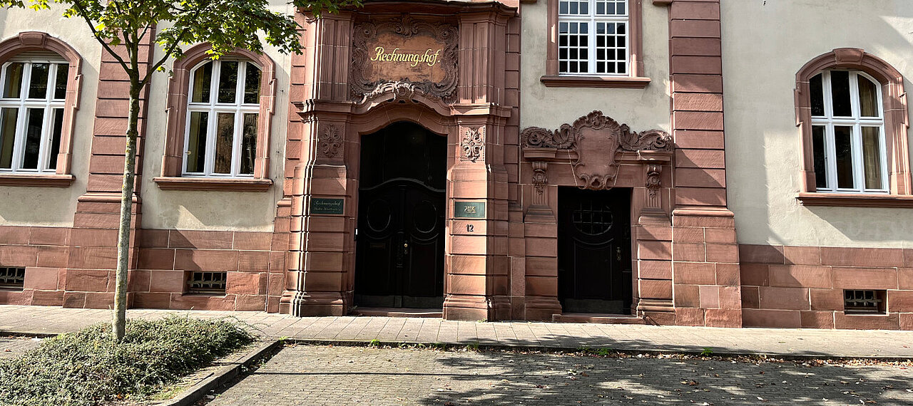 Gebäudeeingang Rechnungshof in der Stabelstraße